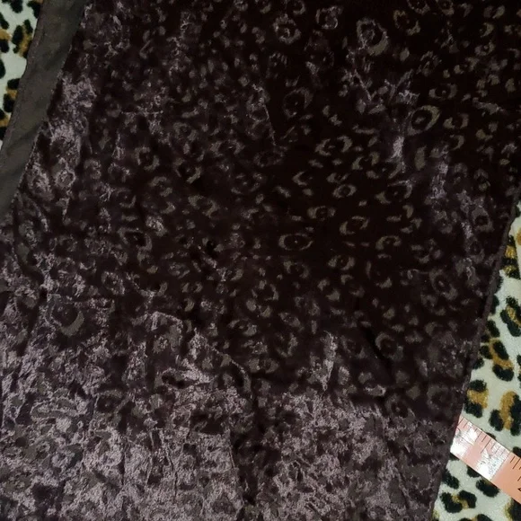 Velvet/cheetah print table runner - Picture 1 of 7
